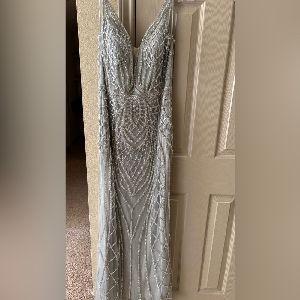Abby Paris Luxurious Beaded Gown in Silver / gray size 10 - Picture 6 of 9
